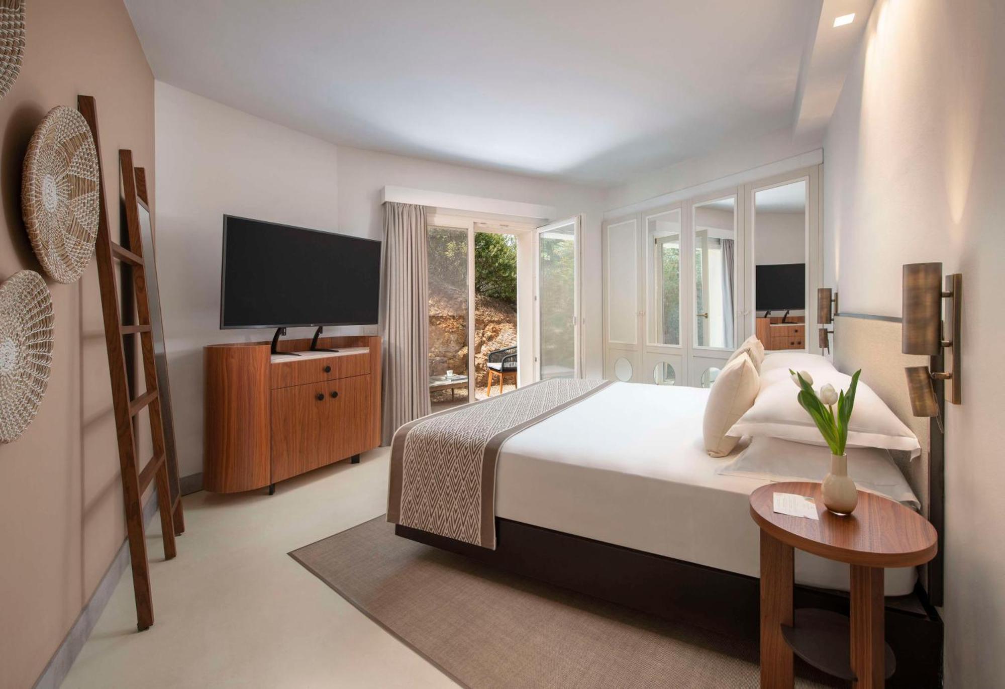 Baia Di Chia Resort Sardinia, Curio Collection By Hilton Exterior foto
