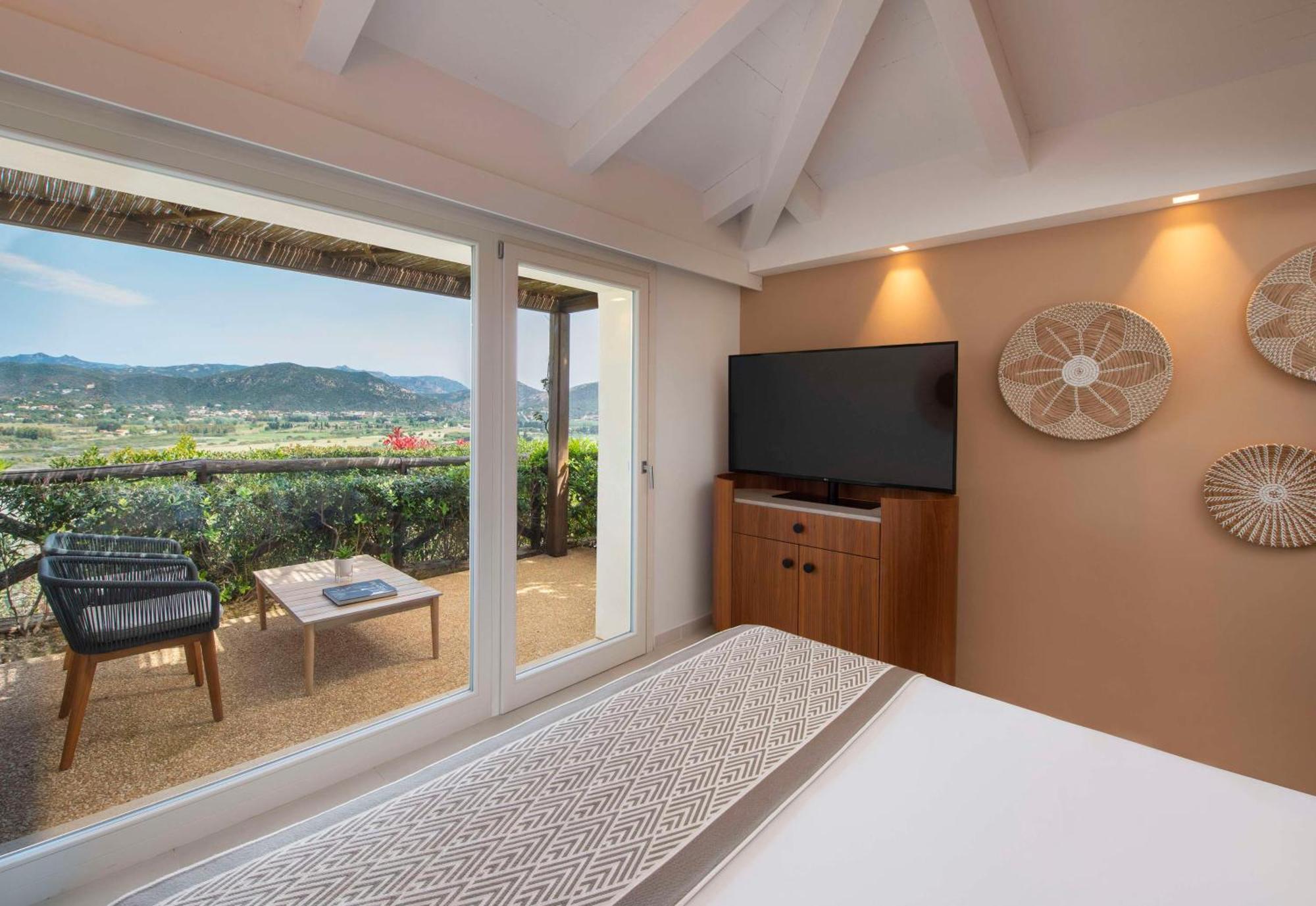 Baia Di Chia Resort Sardinia, Curio Collection By Hilton Exterior foto